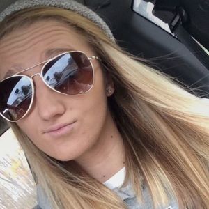 Meet your Posher, Cassie